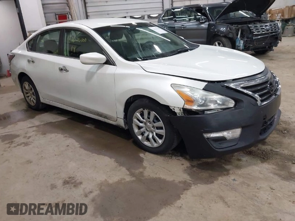 2014 Nissan Altima 2.5 with VIN 1N4AL3AP0EC420779, listed as a IAAI auction lot 42026108 with 180,024 mi miles. Bid and sale history available at carsss.com. Image 1.