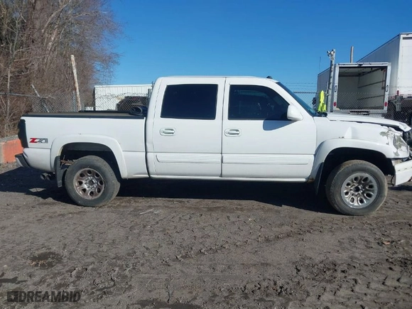 2004 Chevrolet Silverado 1500 Crew Cab Z71 with VIN 2GCEK13T641400781, listed as a IAAI auction lot 41888512 with 9,999,999 mi miles. Bid and sale history available at carsss.com. Image 13.