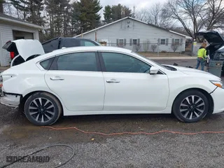 2018 Nissan Altima 2.5 SV with VIN 1N4AL3AP0JC190302, listed as a IAAI auction lot 41679072 with 84,133 mi miles. Bid and sale history available at carsss.com. Image 14.