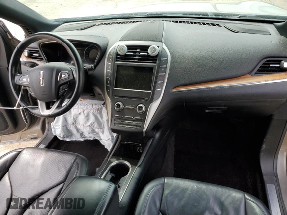 2017 Lincoln MKC Reserve with VIN 5LMCJ3D91HUL35558, listed as a Copart auction lot 53739575 with 188,577 mi miles and Salvage title. Bid and sale history available at DreamBid. Image 8.