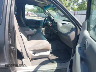 2000 Ford F-150 XL z VIN 2FTRX18L8YCA51967, wystawiony jako IAAI lot #42478391 z przebiegiem Nie podano mil oraz . Historia ofert i sprzedaży dostępna na DreamBid. Obrazek 5.