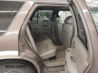 2001 Oldsmobile Bravada z VIN 1GHDT13W812133670, wystawiony jako IAAI lot #42224085 z przebiegiem 159 995 mil mil oraz . Historia ofert i sprzedaży dostępna na DreamBid. Obrazek 8.