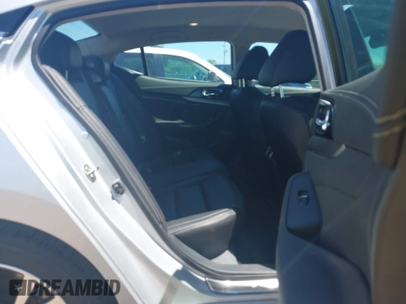 2016 Nissan Maxima SV z VIN 1N4AA6AP4GC434730, wystawiony jako IAAI lot #42231308 z przebiegiem 42 239 mil mil oraz . Historia ofert i sprzedaży dostępna na DreamBid. Obrazek 8.