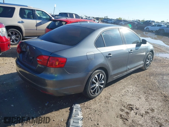 2013 Volkswagen Jetta SE with VIN 3VWDX7AJ1DM411050, listed as a IAAI auction lot 40888860 with 57,938 mi miles and . Bid and sale history available at DreamBid. Image 4.