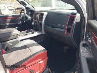 2015 Ram 1500 Rebel z VIN 1C6RR7YT0FS751334, wystawiony jako IAAI lot #41933040 z przebiegiem 167 336 mil mil oraz . Historia ofert i sprzedaży dostępna na DreamBid. Obrazek 5.