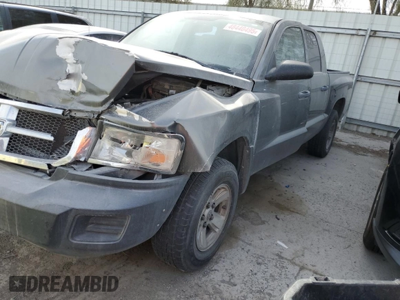 2008 Dodge Dakota Bighorn/Lonestar z VIN 1D7HE38K58S550926, wystawiony jako Copart lot #48440495 z przebiegiem Nie podano mil oraz Szkoda całkowita • Salvage title. Historia ofert i sprzedaży dostępna na DreamBid. Obrazek 1.