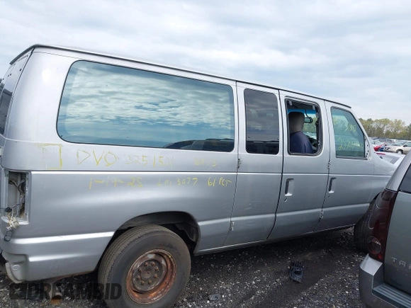 2014 Ford Econoline Passenger XL z VIN 1FBNE3BL3EDA67454, wystawiony jako IAAI lot #42186097 z przebiegiem Nie podano mil oraz . Historia ofert i sprzedaży dostępna na DreamBid. Obrazek 12.