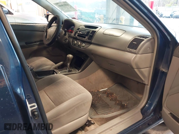 2006 Toyota Camry LE z VIN 4T1BF32K96U114356, wystawiony jako IAAI lot #41818681 z przebiegiem 171 423 mil mil oraz . Historia ofert i sprzedaży dostępna na DreamBid. Obrazek 5.