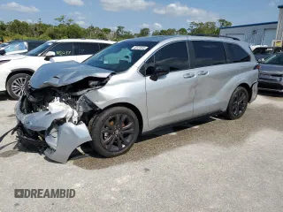 2022 Toyota Sienna XSE z VIN 5TDXRKEC9NS133380, wystawiony jako Copart lot #43124635 z przebiegiem 31 600 mil mil oraz Nie do naprawy • Non repairable. Historia ofert i sprzedaży dostępna na DreamBid. Obrazek 1.