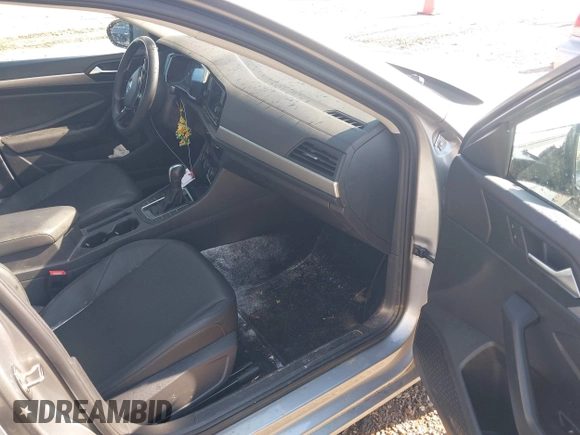 2020 Volkswagen Jetta S z VIN 3VWCB7BU5LM035468, wystawiony jako IAAI lot #41785899 z przebiegiem 69 058 mil mil oraz . Historia ofert i sprzedaży dostępna na DreamBid. Obrazek 5.