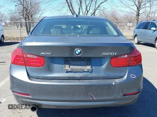 2015 BMW 3 Series 320i xDrive с VIN WBA3C3G55FNS73810, выставлен на аукционе IAAI как лот 41822468 с пробегом 76 779 миль миль и . История ставок и продаж доступна на DreamBid. Изображение 16.