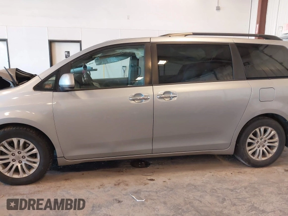2015 Toyota Sienna XLE with VIN 5TDYK3DCXFS534633, listed as a IAAI auction lot 42018593 with 128,421 mi miles. Bid and sale history available at carsss.com. Image 14.