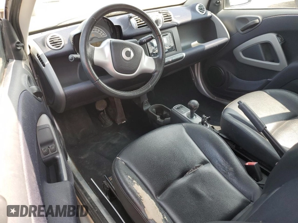 2014 Smart fortwo Pure z VIN WMEEJ3BA5EK779399, wystawiony jako Copart lot #59279785 z przebiegiem 117 204 mil mil oraz Czysty tytuł • Clean title. Historia ofert i sprzedaży dostępna na DreamBid. Obrazek 8.