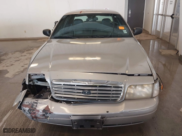 2005 Ford Crown Victoria LX with VIN 2FAFP74W95X158705, listed as a IAAI auction lot 41593553 with 276,940 mi miles. Bid and sale history available at carsss.com. Image 12.