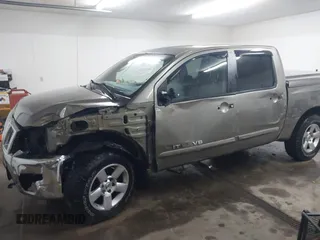 2006 Nissan Titan LE z VIN 1N6BA07B26N572273, wystawiony jako IAAI lot #41252390 z przebiegiem 88 457 mil mil oraz . Historia ofert i sprzedaży dostępna na DreamBid. Obrazek 6.