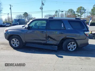 2021 Toyota 4Runner SR5 z VIN JTEMU5JR7M5953230, wystawiony jako IAAI lot #41705423 z przebiegiem 64 240 mil mil oraz . Historia ofert i sprzedaży dostępna na DreamBid. Obrazek 14.