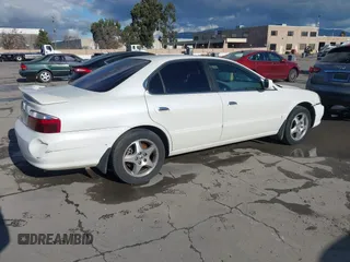 2002 Acura TL w/Navigation with VIN 19UUA56722A019597, listed as a IAAI auction lot 41534165 with 263,064 mi miles. Bid and sale history available at carsss.com. Image 4.
