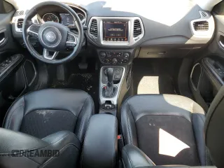 2018 Jeep Compass Latitude z VIN 3C4NJDBB6JT392821, wystawiony jako Copart lot #57628865 z przebiegiem 217 327 mil mil oraz Szkoda całkowita • Salvage title. Historia ofert i sprzedaży dostępna na DreamBid. Obrazek 8.