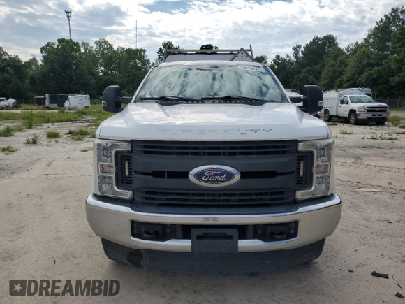 2018 Ford F-250 XL with VIN 1FT7W2B64JEC03990, listed as a Copart auction lot 61021315 with 208,711 mi miles and Clean title. Bid and sale history available at DreamBid. Image 5.