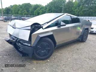 2024 Tesla Cybertruck z VIN 7G2CEHED5RA039734, wystawiony jako IAAI lot #42244205 z przebiegiem 8 443 mil mil oraz . Historia ofert i sprzedaży dostępna na DreamBid. Obrazek 2.