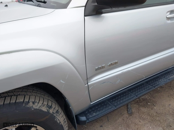 2005 Toyota 4Runner SR5 with VIN JTEBU14R050059290, listed as a IAAI auction lot 41906095 with 194,788 mi miles. Bid and sale history available at carsss.com. Image 18.
