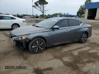 2021 Nissan Altima SV z VIN 1N4BL4DV5MN329725, wystawiony jako Copart lot #56753195 z przebiegiem 99 928 mil mil oraz Czysty tytuł • Clean title. Historia ofert i sprzedaży dostępna na DreamBid. Obrazek 1.