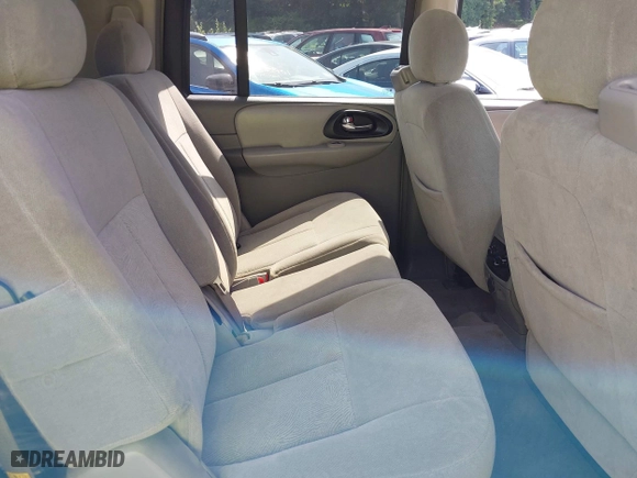 2005 Chevrolet TrailBlazer LS with VIN 1GNET16S156207066, listed as a IAAI auction lot 39877734 with 118,222 mi miles. Bid and sale history available at carsss.com. Image 8.