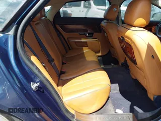 2011 Jaguar XJ XJL z VIN SAJWA2GB9BLV06939, wystawiony jako IAAI lot #42545872 z przebiegiem 80 008 mil mil oraz . Historia ofert i sprzedaży dostępna na DreamBid. Obrazek 8.