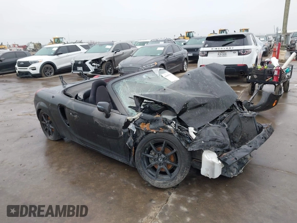 2002 Toyota MR2 z VIN JTDFR320720045244, wystawiony jako IAAI lot #40486938 z przebiegiem 61 802 mil mil oraz . Historia ofert i sprzedaży dostępna na DreamBid. Obrazek 1.