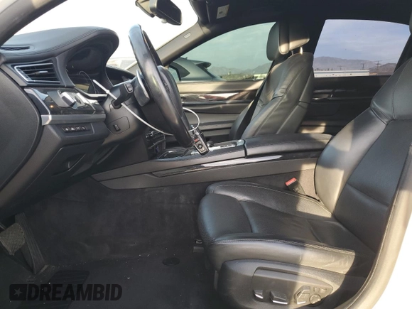 2014 BMW 7 Series 750i с VIN WBAYA8C53ED499850, выставлен на аукционе Copart как лот 43049625 с пробегом 85 780 миль миль и Списание • Salvage title. История ставок и продаж доступна на DreamBid. Изображение 7.