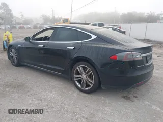 2015 Tesla Model S 85D with VIN 5YJSA1E24FF111120, listed as a IAAI auction lot 41471698 with 58,126 mi miles. Bid and sale history available at carsss.com. Image 3.