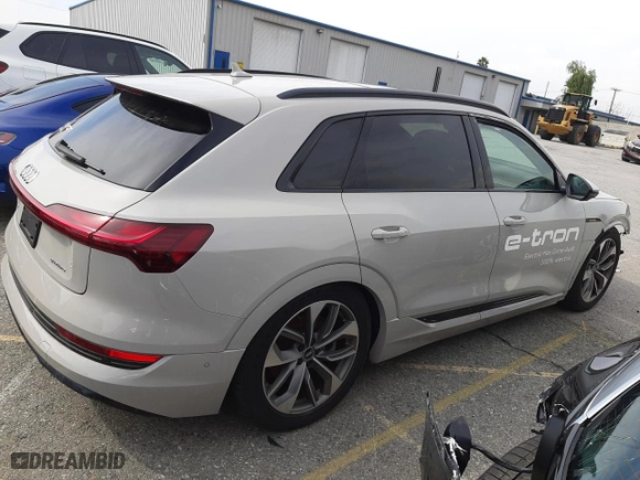 2021 Audi e-tron Premium Plus with VIN WA1LAAGE0MB005804, listed as a Copart auction lot 42646673 with 6,023 mi miles. Bid and sale history available at carsss.com. Image 3.