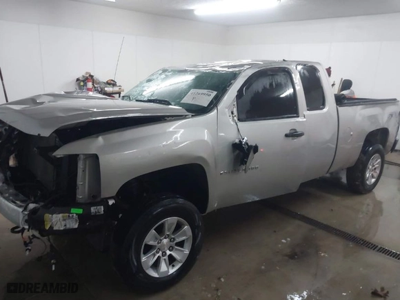 2008 Chevrolet Silverado 1500 LT w/1LT with VIN 2GCEK190181190707, listed as a IAAI auction lot 41269950 with 193,495 mi miles. Bid and sale history available at carsss.com. Image 2.
