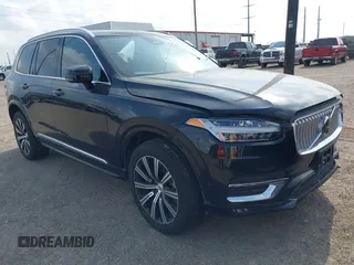 2024 Volvo XC90 Plus Bright Theme z VIN YV4062PE4R1221441, wystawiony jako IAAI lot #42082396 z przebiegiem 19 290 mil mil oraz . Historia ofert i sprzedaży dostępna na DreamBid. Obrazek 1.
