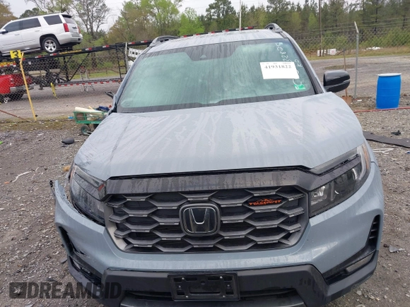 2024 Honda Passport TrailSport with VIN 5FNYF8H6XRB017735, listed as a IAAI auction lot 41931822 with 20,815 mi miles and . Bid and sale history available at DreamBid. Image 12.
