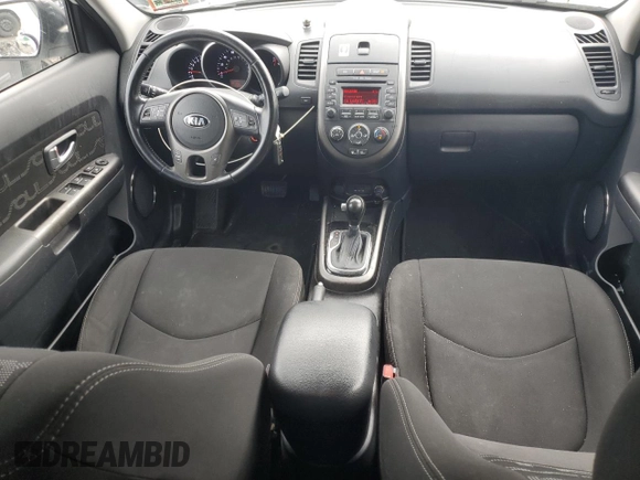 2013 Kia Soul + z VIN KNDJT2A69D7550983, wystawiony jako Copart lot #57416965 z przebiegiem 112 304 mil mil oraz Szkoda całkowita • Salvage title. Historia ofert i sprzedaży dostępna na DreamBid. Obrazek 8.