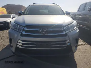 2017 Toyota Highlander Limited with VIN 5TDDZRFH4HS373365, listed as a Copart auction lot 61875495 with 90,465 mi miles and Salvage title. Bid and sale history available at DreamBid. Image 5.