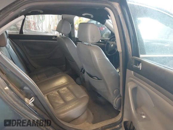 2006 Volkswagen Jetta 1.9L TDI z VIN 3VWDT71K26M624953, wystawiony jako IAAI lot #42420386 z przebiegiem 161 686 mil mil oraz . Historia ofert i sprzedaży dostępna na DreamBid. Obrazek 8.