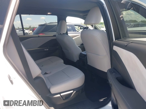 2025 Lexus TX 350 with VIN 5TDAAAA69SS014733, listed as a IAAI auction lot 42481473 with 1,592 mi miles and . Bid and sale history available at DreamBid. Image 8.
