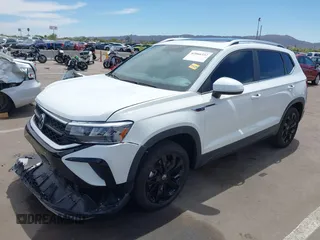 2022 Volkswagen Taos SE z VIN 3VVTX7B2XNM018298, wystawiony jako IAAI lot #42066332 z przebiegiem 36 025 mil mil oraz . Historia ofert i sprzedaży dostępna na DreamBid. Obrazek 2.