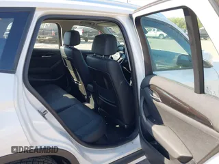 2015 BMW X1 xDrive28i z VIN WBAVL1C56FVY37452, wystawiony jako IAAI lot #42159918 z przebiegiem 70 044 mil mil oraz . Historia ofert i sprzedaży dostępna na DreamBid. Obrazek 8.