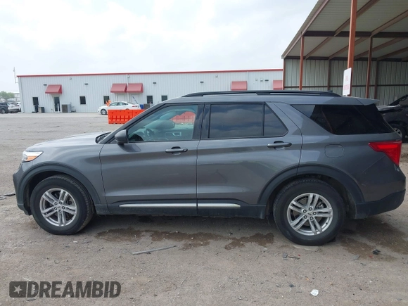 2022 Ford Explorer XLT z VIN 1FMSK7DH2NGC35828, wystawiony jako IAAI lot #41934116 z przebiegiem 46 332 mil mil oraz . Historia ofert i sprzedaży dostępna na DreamBid. Obrazek 14.