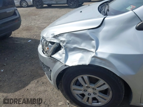 2014 Chevrolet Sonic LT с VIN 1G1JC5SH6E4153549, выставлен на аукционе IAAI как лот 41675769 с пробегом 149 038 миль миль и . История ставок и продаж доступна на DreamBid. Изображение 15.