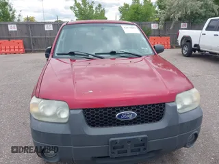 2005 Ford Escape XLT с VIN 1FMCU93185KB25796, выставлен на аукционе IAAI как лот 42374603 с пробегом 248 276 миль миль и . История ставок и продаж доступна на DreamBid. Изображение 6.