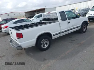 2000 Chevrolet S-10 LS with VIN 1GCCS19W7Y8289167, listed as a IAAI auction lot 41537625 with 224,481 mi miles. Bid and sale history available at carsss.com. Image 4.