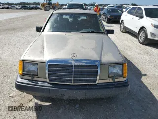 1989 Mercedes-Benz 300 с VIN WDBEA90D9KF120422, выставлен на аукционе Copart как лот 77745044 с пробегом 143 784 миль миль и На запчасти • Non repairable. История ставок и продаж доступна на DreamBid. Изображение 5.