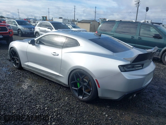 2017 Chevrolet Camaro 1SS z VIN 1G1FF1R7XH0176640, wystawiony jako IAAI lot #41911058 z przebiegiem 74 093 mil mil oraz . Historia ofert i sprzedaży dostępna na DreamBid. Obrazek 3.