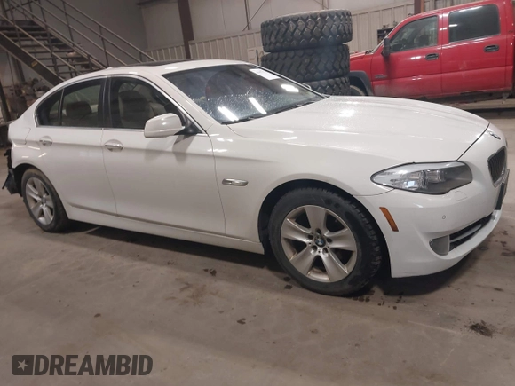 2013 BMW 5 Series 528i xDrive with VIN WBAXH5C58DDW13362, listed as a IAAI auction lot 41997171 with 87,147 mi miles. Bid and sale history available at carsss.com. Image 13.