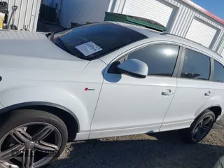 2015 Audi Q7 3.0T S line Prestige with VIN WA1DGAFEXFD016210, listed as a IAAI auction lot 41497668 with 142,709 mi miles. Bid and sale history available at carsss.com. Image 14.