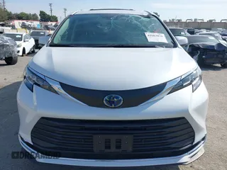 2022 Toyota Sienna XLE with VIN 5TDJRKEC4NS075796, listed as a IAAI auction lot 41603836 with 34,677 mi miles. Bid and sale history available at carsss.com. Image 6.
